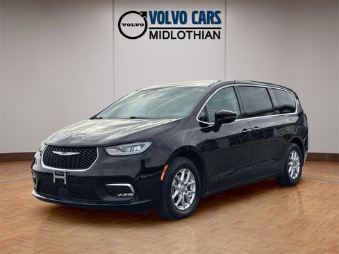 Used 2024 Chrysler Pacifica Touring-L image 24