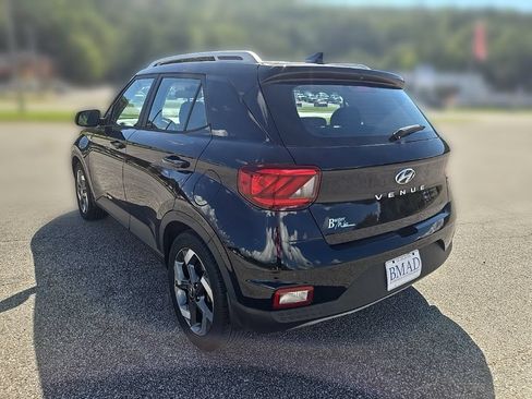 Used 2022 Hyundai Venue SEL FWD image 10