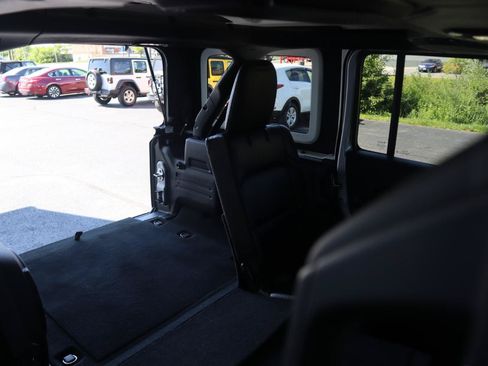Used 2018 Jeep Wrangler Unlimited Rubicon AWD/4WD image 48