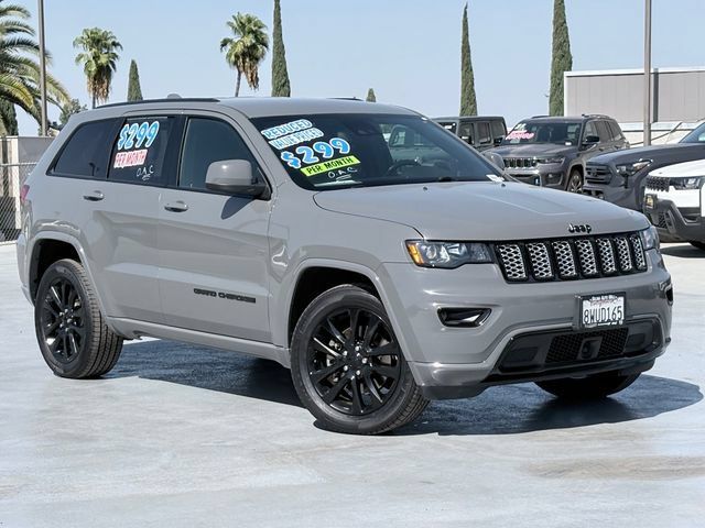Used 2021 Jeep Grand Cherokee Laredo X AWD/4WD image 2