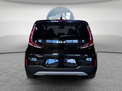 Used 2023 Kia Soul S FWD image 5