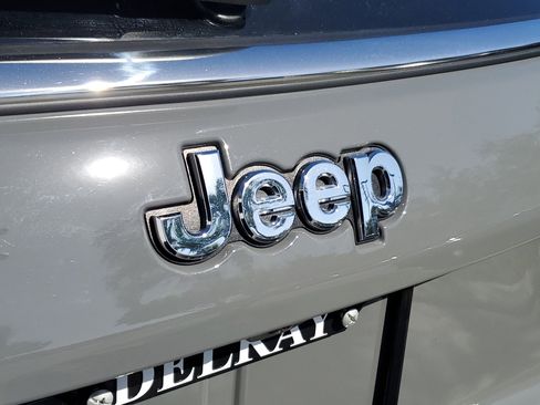 Used 2022 Jeep Compass Limited w/ Elite Group image 8