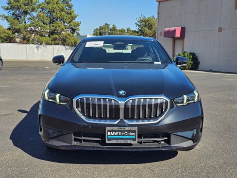 Certified 2025 BMW 530i xDrive 530i xDrive w/ Premium Package image 6
