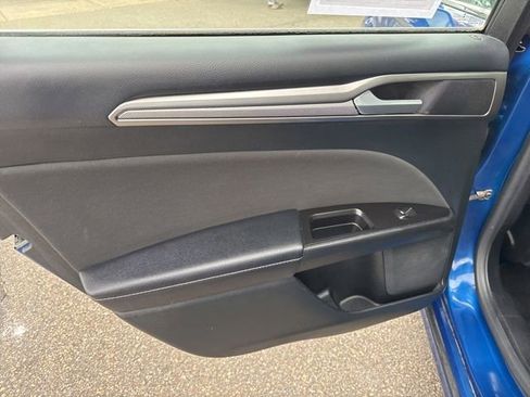 Used 2017 Ford Fusion SE FWD image 36
