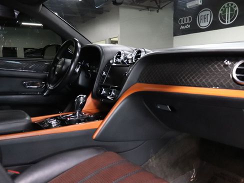 Used 2020 Bentley Bentayga Design Series image 28