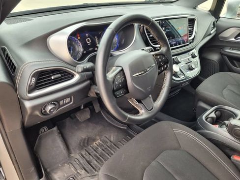 Used 2021 Chrysler Pacifica Touring w/ S Appearance Package FWD image 24