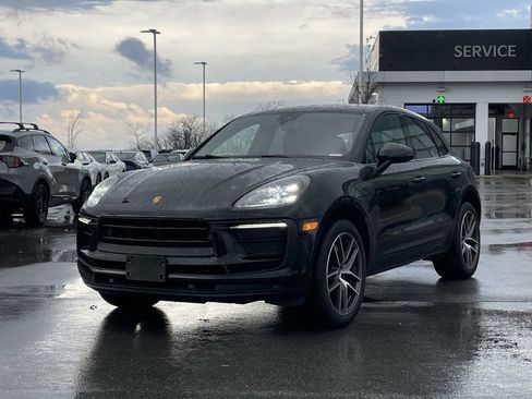 Used 2022 Porsche Macan image 3