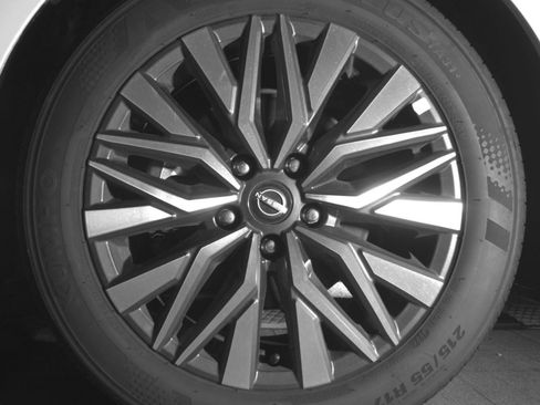 Used 2025 Nissan Altima 2.5 SV FWD image 9