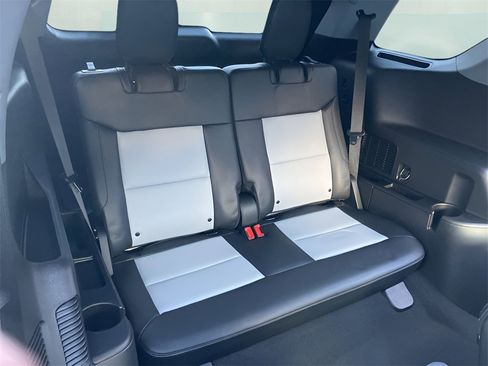 Used 2022 Ford Explorer XLT w/ Equipment Group 202A image 39