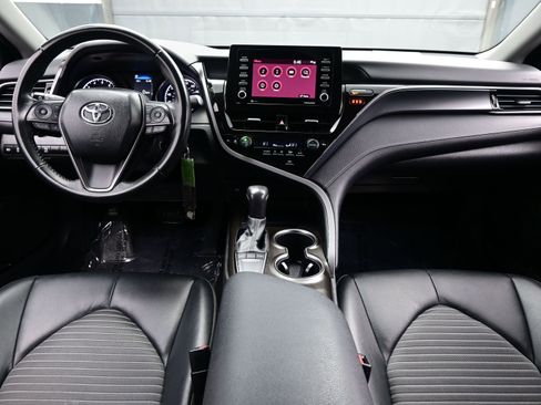 Used 2024 Toyota Camry SE image 17