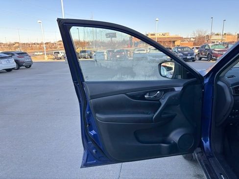 Used 2020 Nissan Rogue SL w/ Premium Package image 9