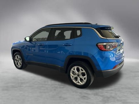 Used 2025 Jeep Compass Latitude AWD/4WD image 4