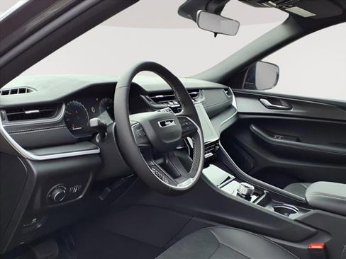 New 2025 Jeep Grand Cherokee 4WD image 10