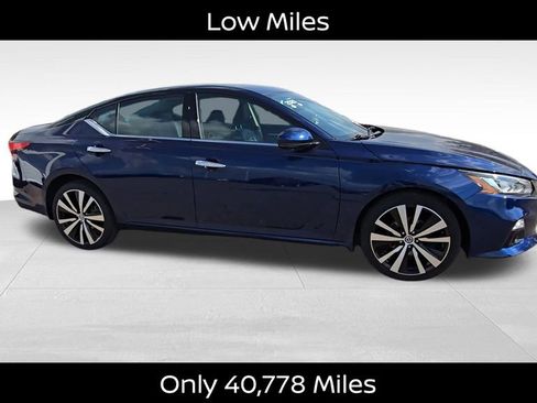 Used 2020 Nissan Altima 2.5 Platinum image 2