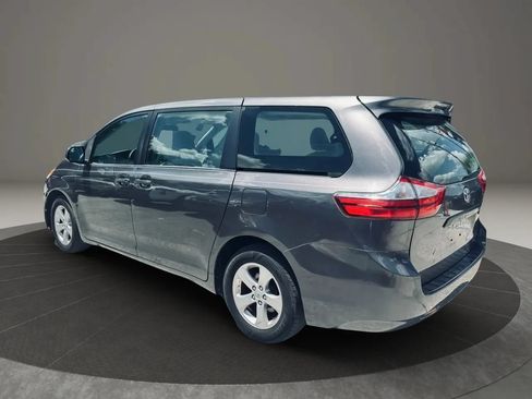 Used 2016 Toyota Sienna L FWD image 3