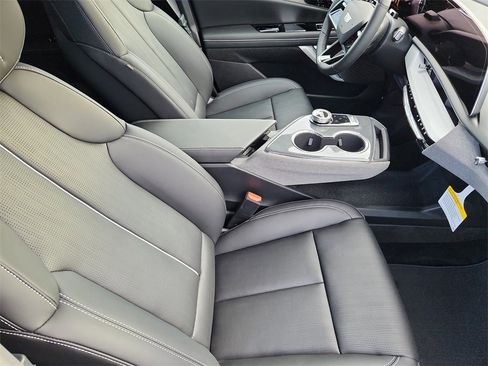 New 2026 Cadillac Optiq Luxury 2 image 9