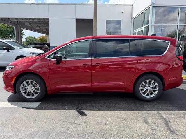 New 2026 Chrysler Pacifica Select AWD/4WD image 6
