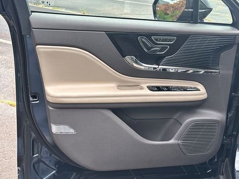Certified 2022 Lincoln Corsair Reserve w/ Elements Package FWD image 11