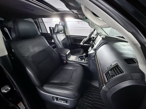 Used 2016 Toyota Land Cruiser image 28