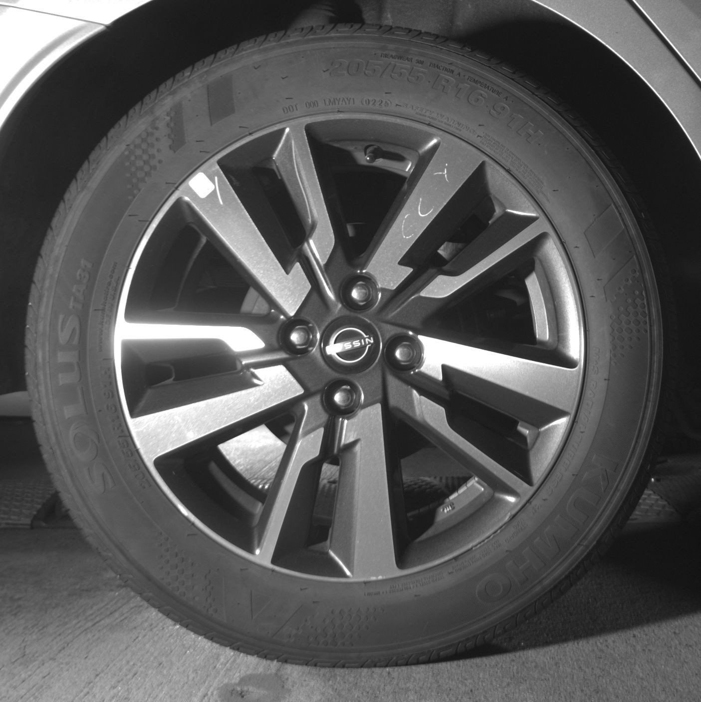 Used 2025 Nissan Versa SV FWD image 18
