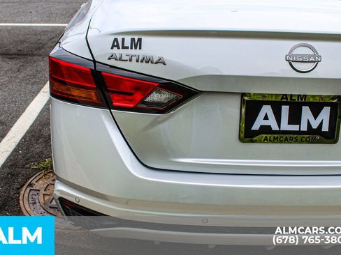 Used 2024 Nissan Altima 2.5 SV FWD image 9