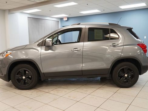 Used 2019 Chevrolet Trax LT w/ LT Convenience Package image 2