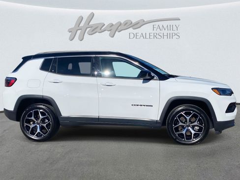 Certified 2025 Jeep Compass Limited image 2