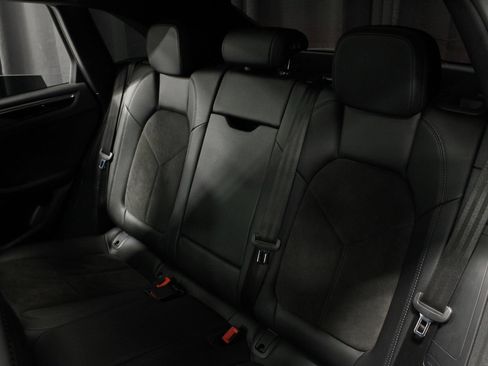Certified 2021 Porsche Macan AWD/4WD image 20