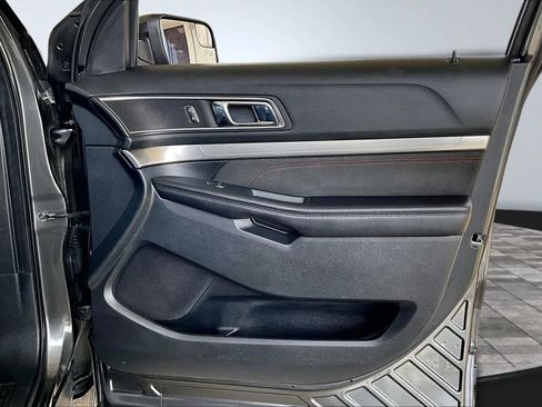 Used 2018 Ford Explorer XLT w/ Equipment Group 202A image 26