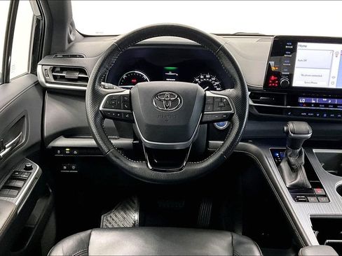 Used 2022 Toyota Sienna XLE Woodland Edition AWD/4WD image 5