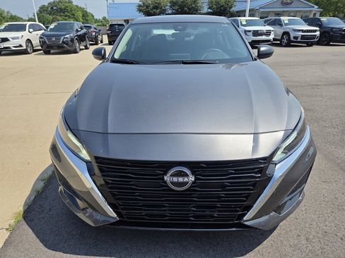 Used 2025 Nissan Altima 2.5 SV FWD image 8