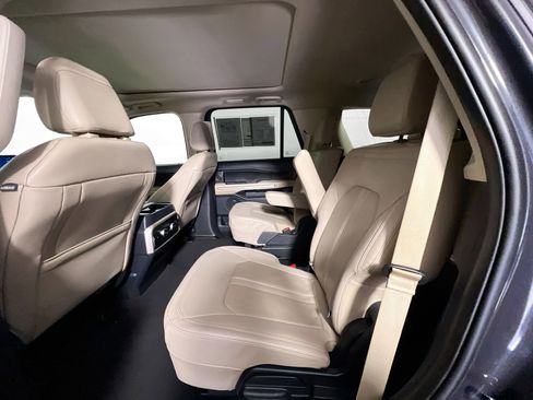 Used 2024 Ford Expedition Limited image 29