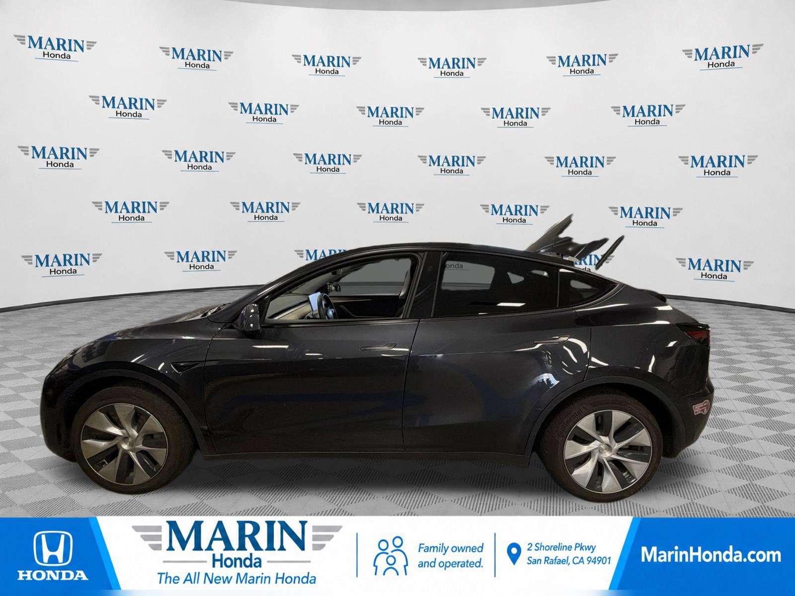 Used 2024 Tesla Model Y Long Range AWD/4WD image 4