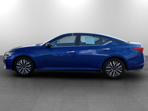 Used 2025 Nissan Altima 2.5 SV image 8