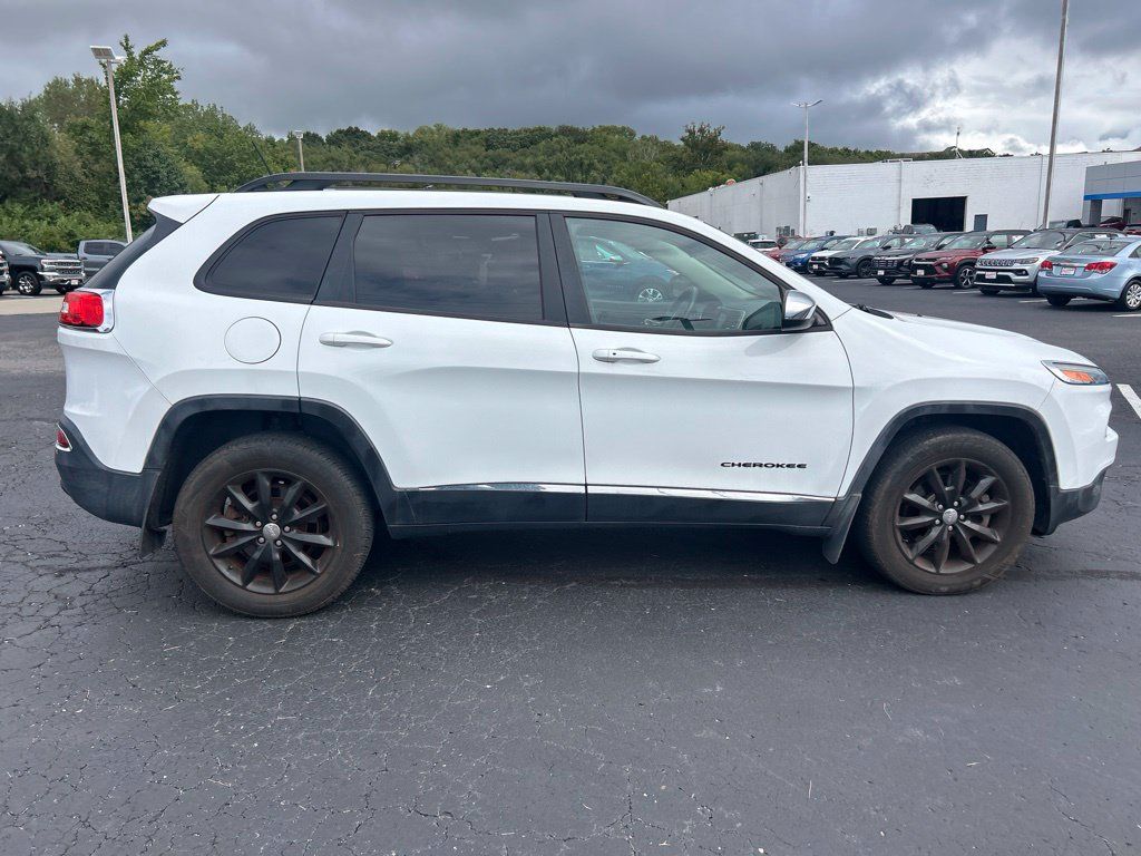 Used 2014 Jeep Cherokee Latitude w/ Comfort/Convenience Group AWD/4WD image 4