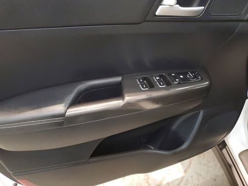 Used 2019 Kia Sportage LX image 11