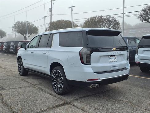 New 2026 Chevrolet Suburban High Country image 2