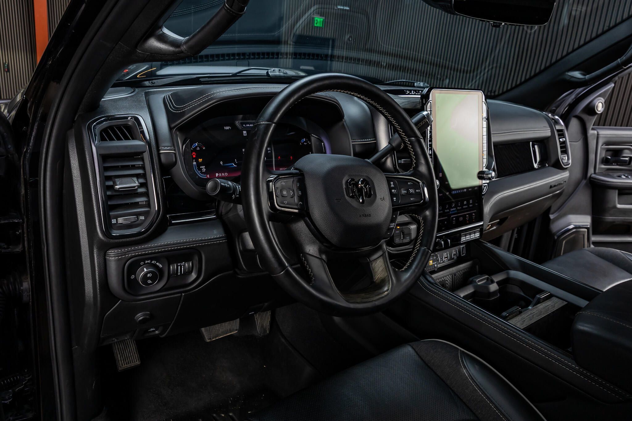 Used 2025 RAM 3500 Limited AWD/4WD image 17