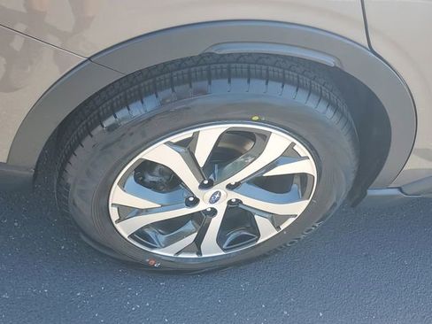 Certified 2022 Subaru Outback Limited AWD/4WD image 5