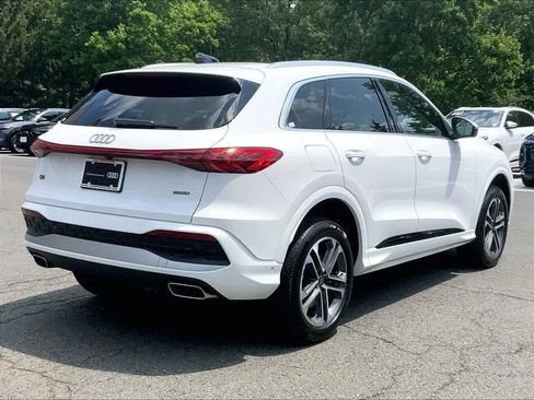 Certified 2025 Audi Q5 Premium w/ Convenience Package AWD/4WD image 7