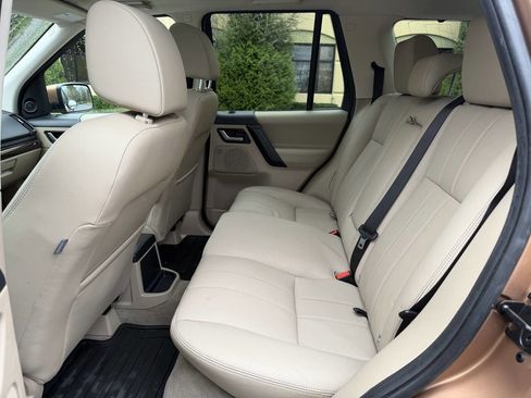 Used 2014 Land Rover LR2 HSE image 26