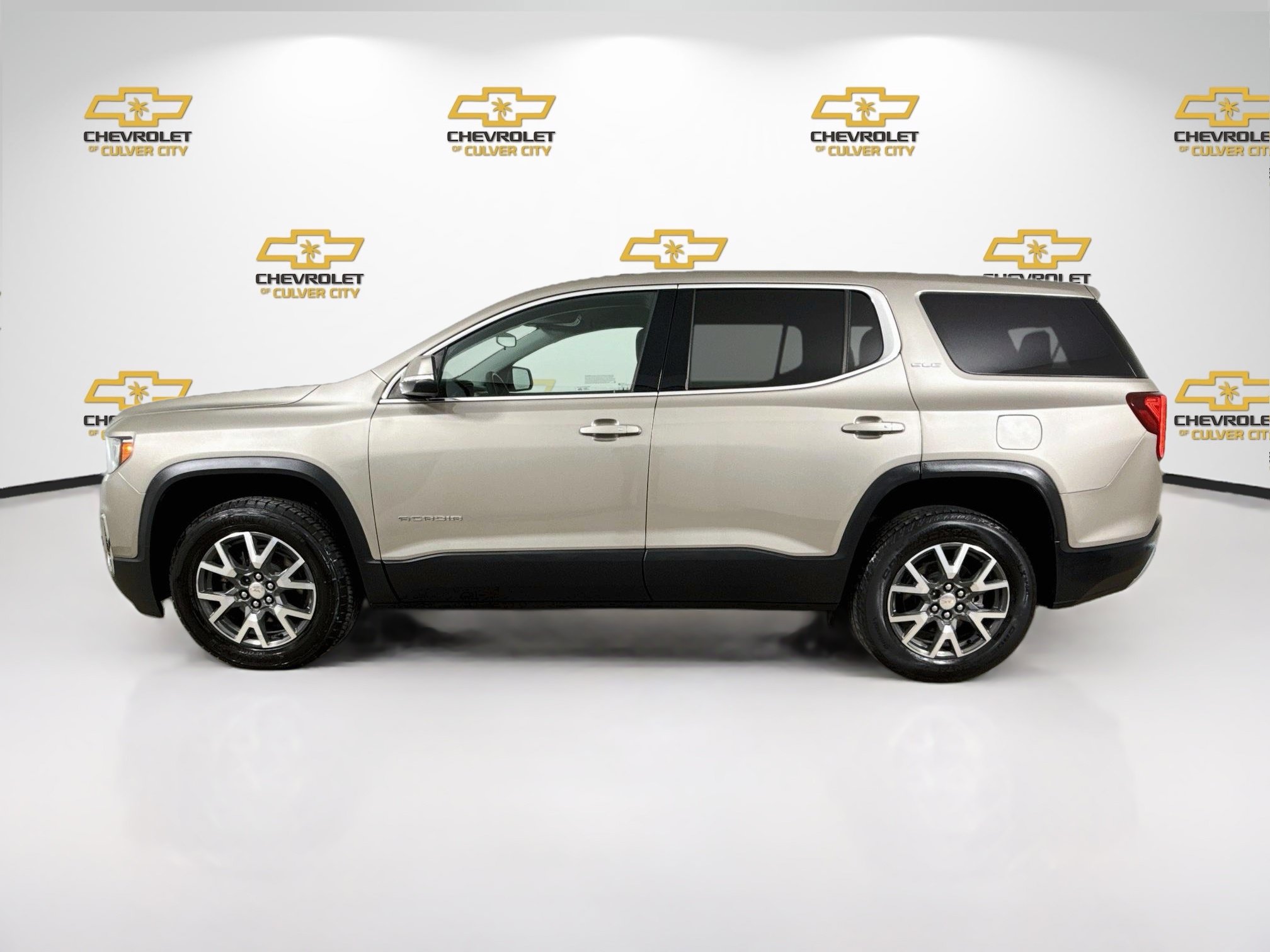 Used 2023 GMC Acadia SLE FWD image 5
