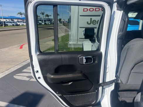 Used 2025 Jeep Wrangler Unlimited Sahara AWD/4WD image 30