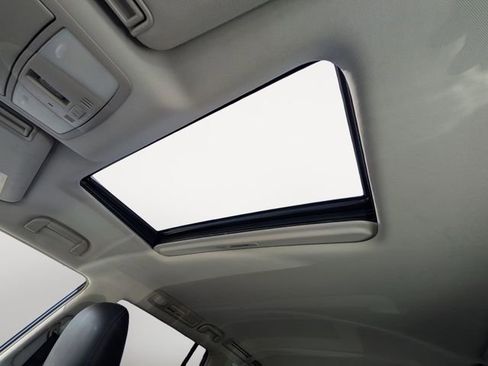 Used 2017 Nissan Armada SL w/ Technology Package image 31