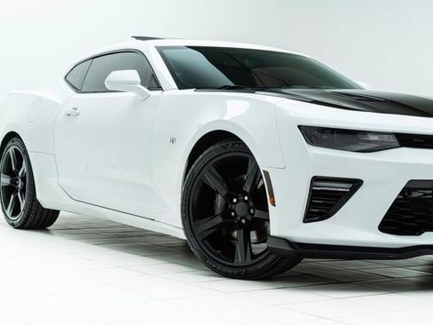 Used 2016 Chevrolet Camaro SS image 3