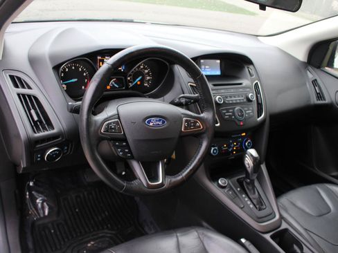 Used 2015 Ford Focus SE w/ Equipment Group 201A FWD image 16
