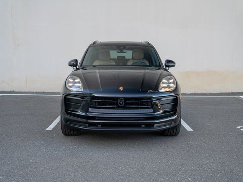 Certified 2026 Porsche Macan AWD/4WD image 6