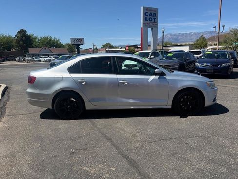 Used 2012 Volkswagen Jetta SE image 4