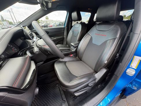 Used 2025 Jeep Compass Trailhawk AWD/4WD image 30