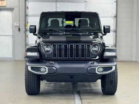 Used 2024 Jeep Gladiator Sport image 2